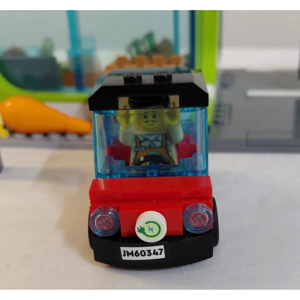 LEGO City Grocery Store 60347 - Nearly Complete - AS-IS / PARTS - 4 Figures